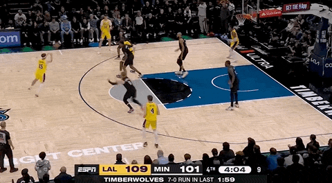 天博体育官网信誉好-冲刺阶段武汉三镇绝杀压哨：NBA季后赛节点到来，赛场秩序良好，身体对抗强度拉满